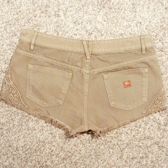 Roxy Shorts Daisy Dukes size 27 - Picture 3 of 7